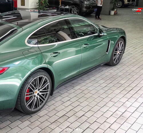 Simli Araç Kaplama Folyosu Oracal 970 Glossy (Parlak) 677 Fir Green Metallic